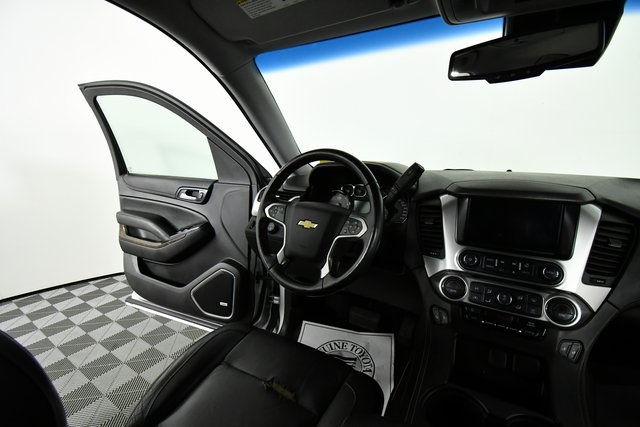 2017 Chevrolet Suburban LT photo 18