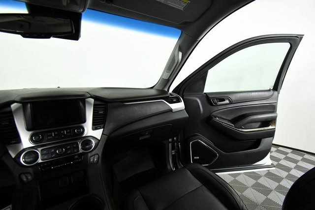 2017 Chevrolet Suburban LT photo 19