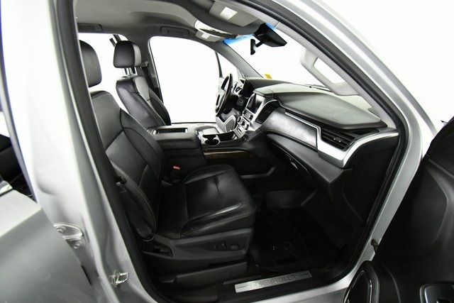2017 Chevrolet Suburban LT photo 21
