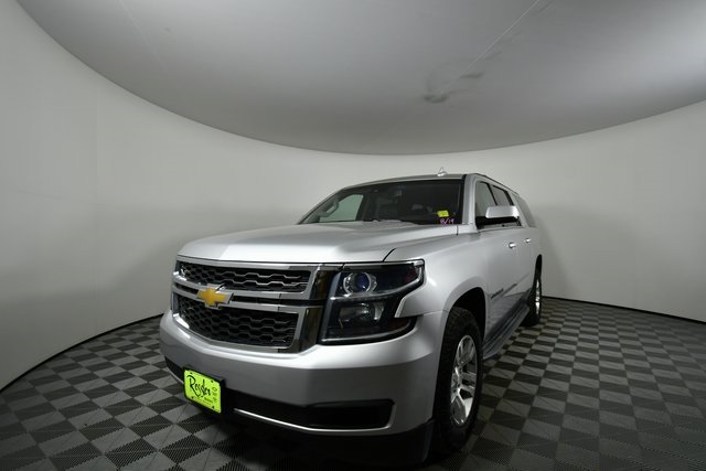 2017 Chevrolet Suburban LT photo 5