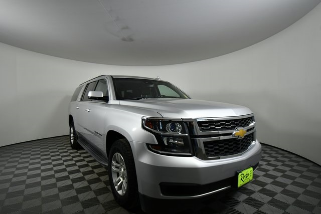 2017 Chevrolet Suburban LT photo 7