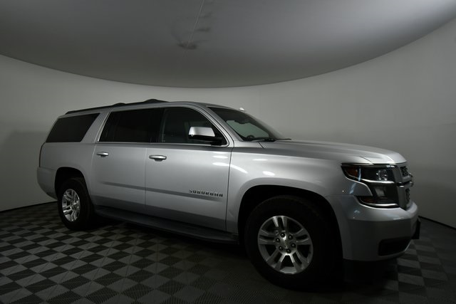 2017 Chevrolet Suburban LT photo 8
