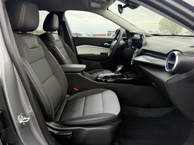 used 2025 Chevrolet Trax car