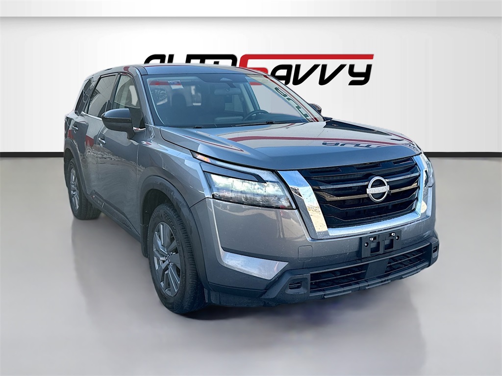 2024 Nissan Pathfinder S's photo