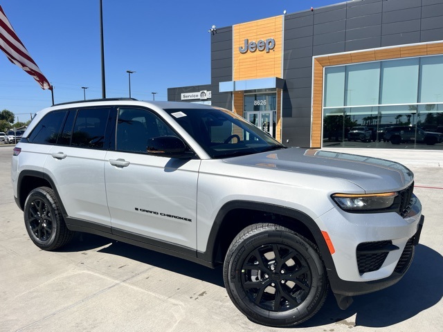 2025 Jeep Grand Cherokee Altitude's photo