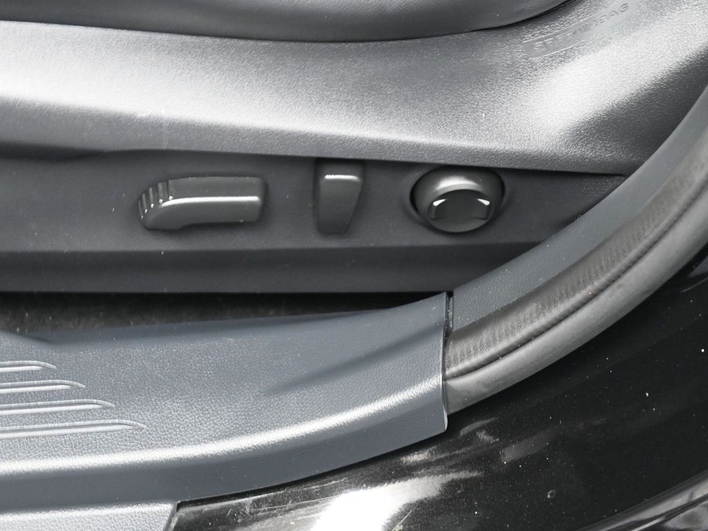 2022 Subaru Legacy Limited photo 11