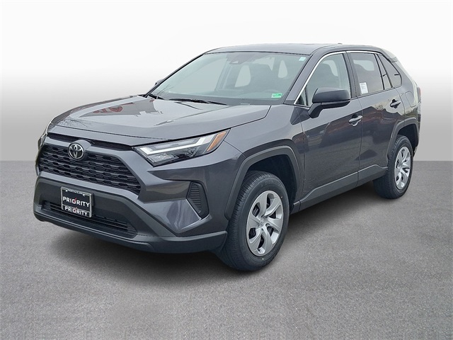 2025 Toyota RAV4 LE's photo
