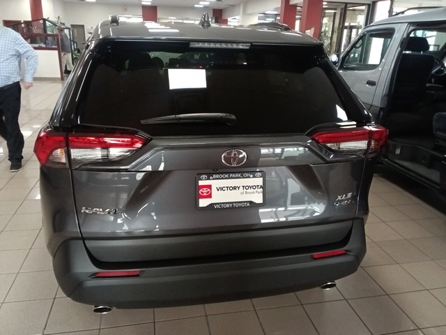 2025 Toyota RAV4 Hybrid XLE photo 5
