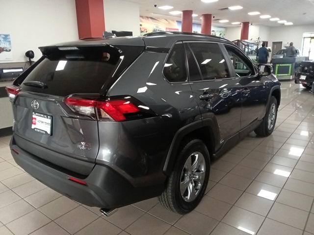 2025 Toyota RAV4 Hybrid XLE photo 6