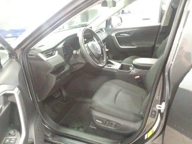 2025 Toyota RAV4 Hybrid XLE photo 7