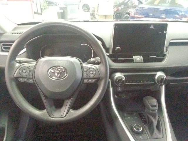2025 Toyota RAV4 Hybrid XLE photo 8