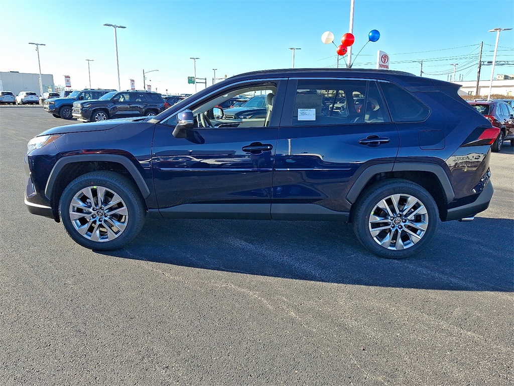 2025 Toyota RAV4 XLE Premium photo 4