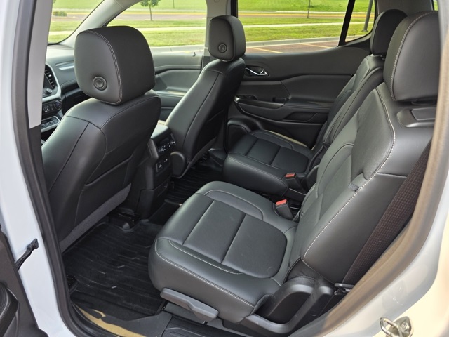 2022 GMC Acadia SLT