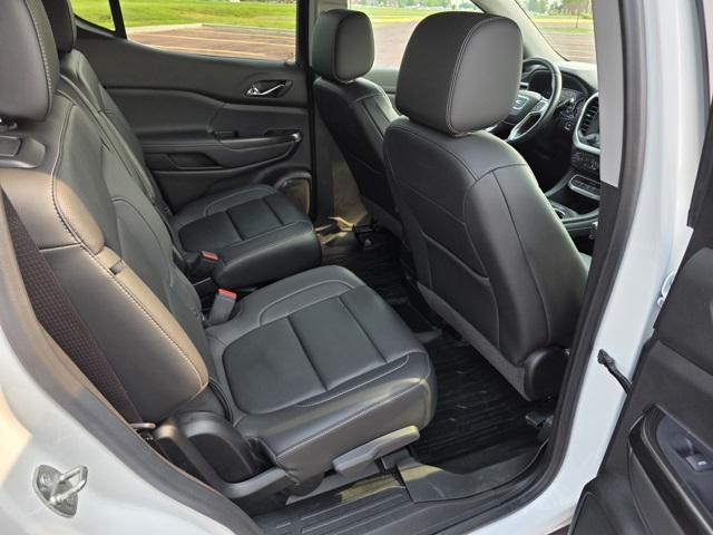2022 GMC Acadia SLT