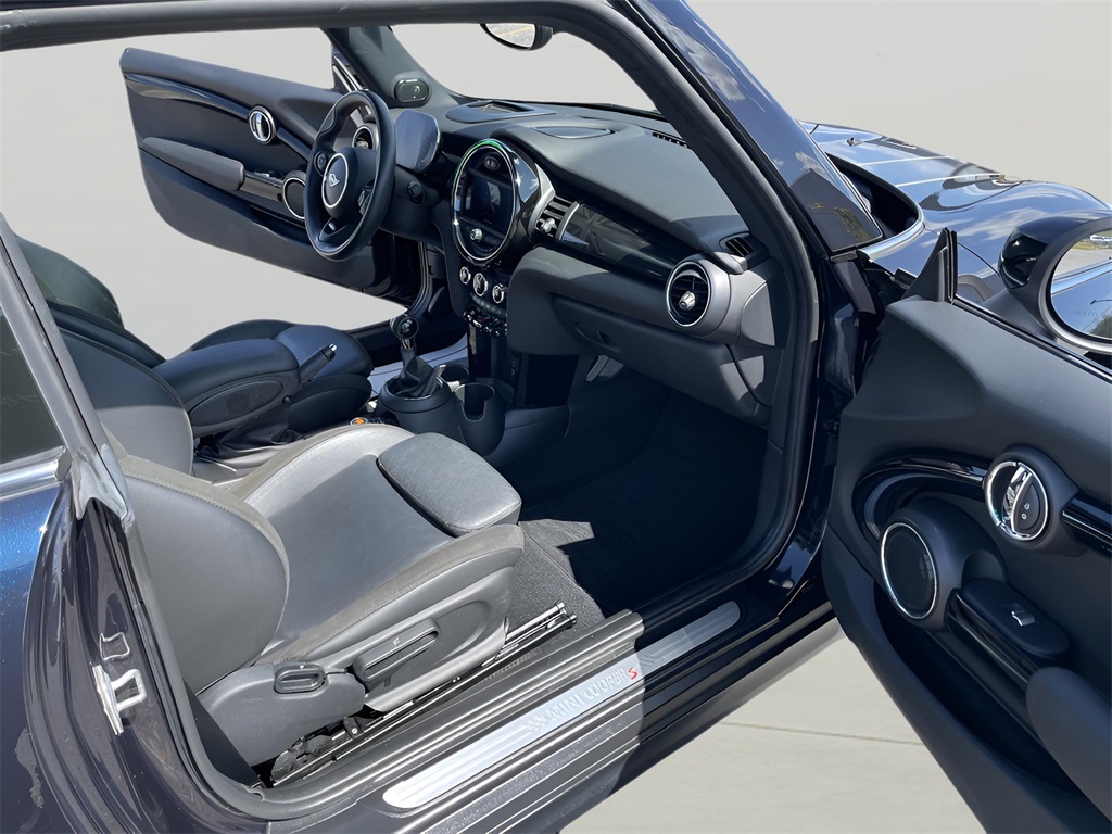 2021 Mini Cooper 2 Door Hardtop S photo 2