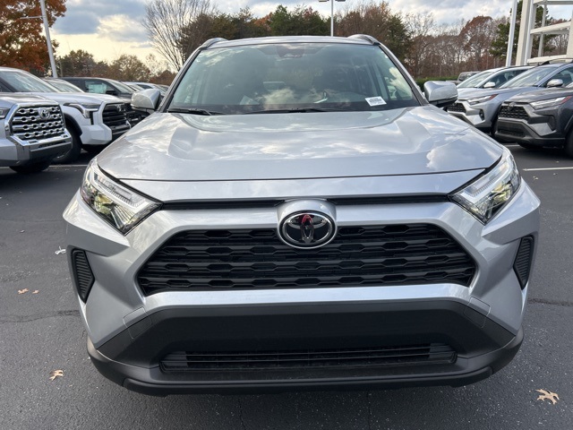 2025 Toyota RAV4 Hybrid XLE photo 2