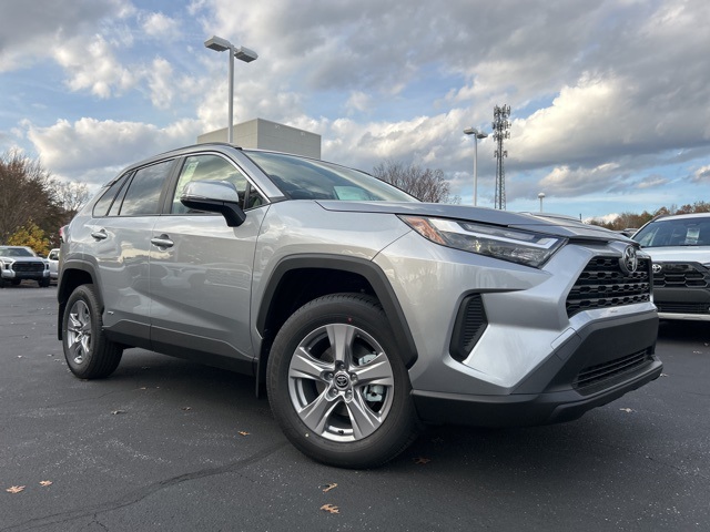 2025 Toyota RAV4 Hybrid XLE photo 3