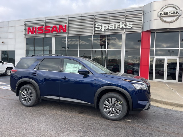 2025 Nissan Pathfinder SV's photo