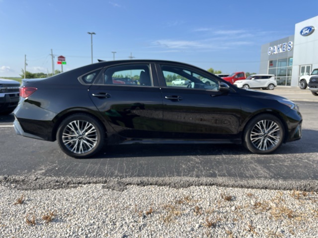 2022 Kia Forte GT-Line photo 2