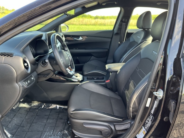 2022 Kia Forte GT-Line photo 5