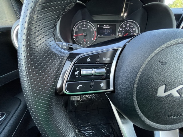 2022 Kia Forte GT-Line photo 17