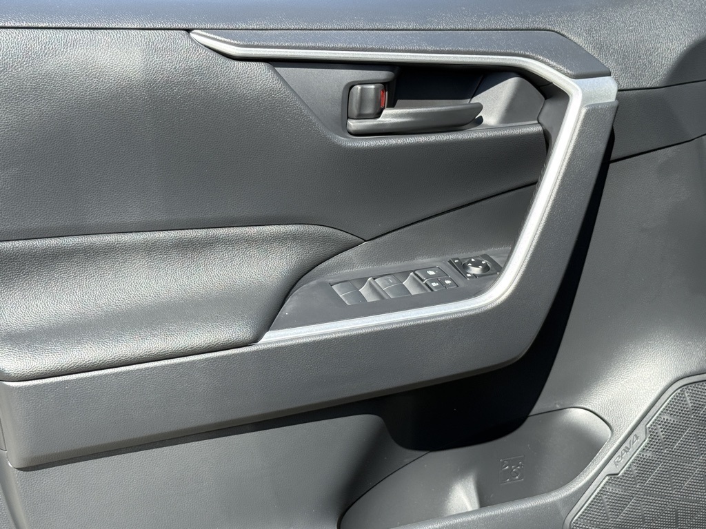 2025 Toyota RAV4 Hybrid LE photo 10