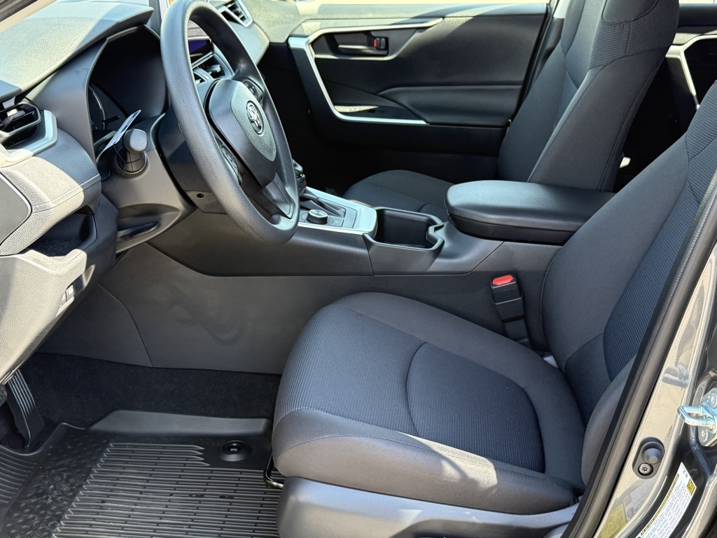 2025 Toyota RAV4 Hybrid LE photo 12