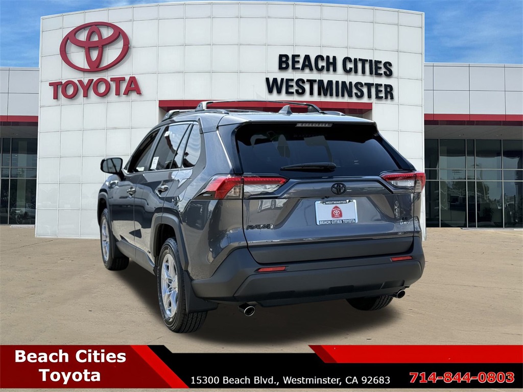 2025 Toyota RAV4 Hybrid LE photo 4