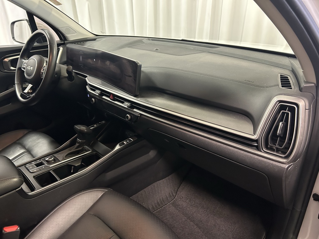 used 2024 Kia Sorento car, priced at $25,475