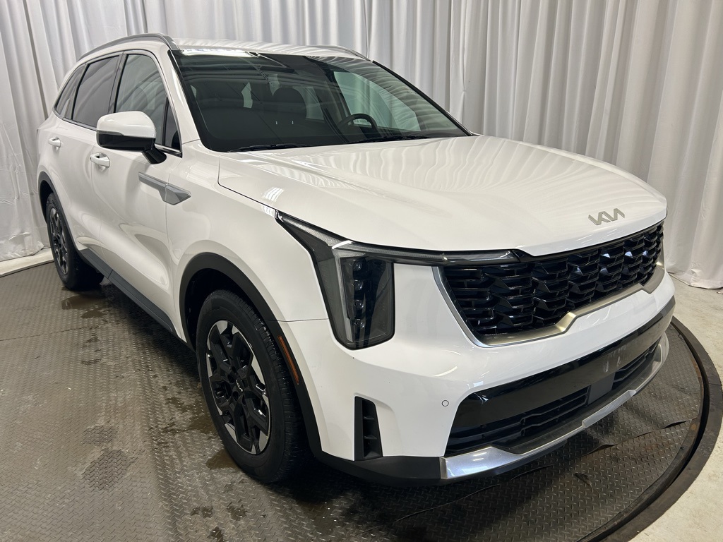 used 2024 Kia Sorento car, priced at $25,475