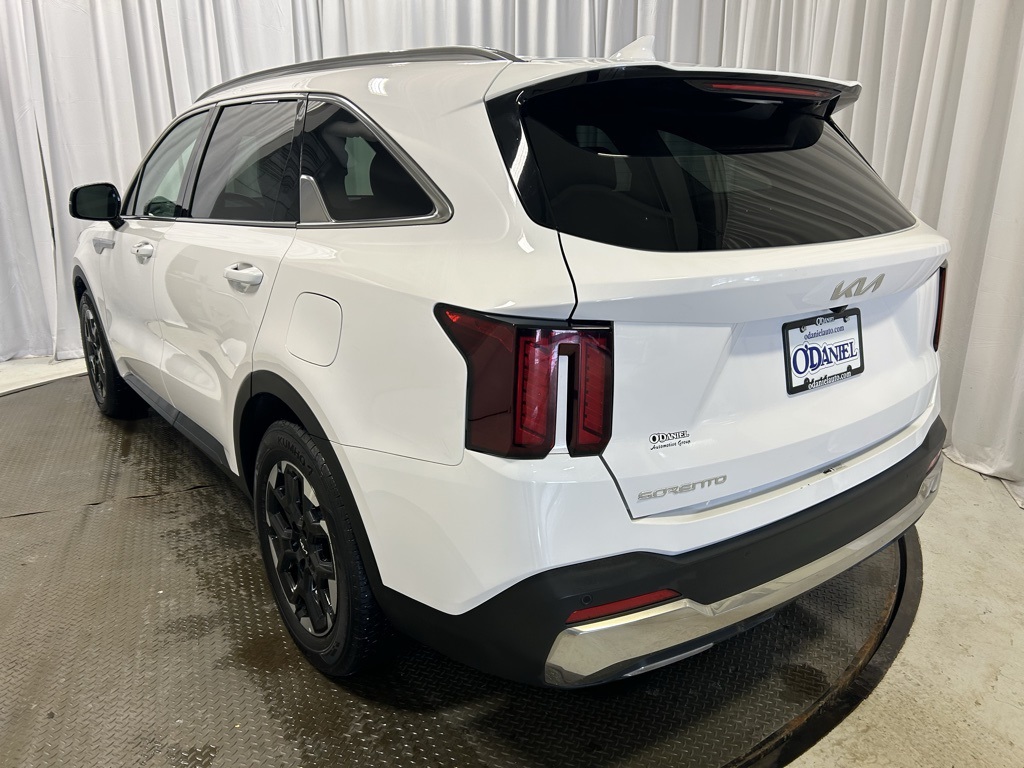 used 2024 Kia Sorento car, priced at $25,475
