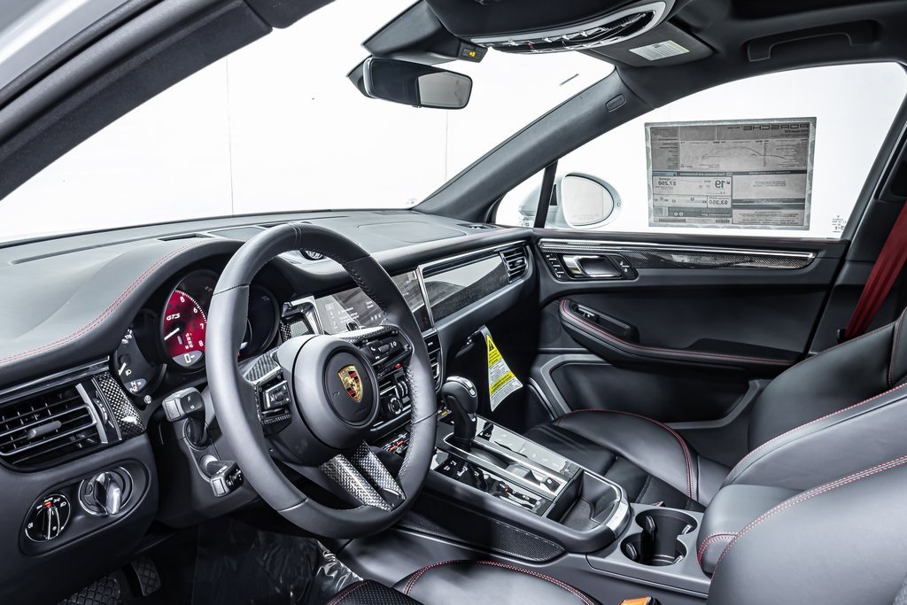 2025 Porsche Macan GTS photo 3