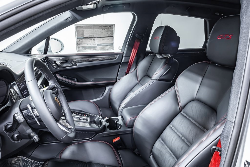 2025 Porsche Macan GTS photo 4