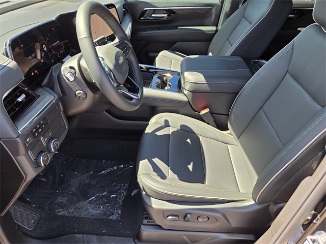 2025 Chevrolet Suburban Premier photo 3