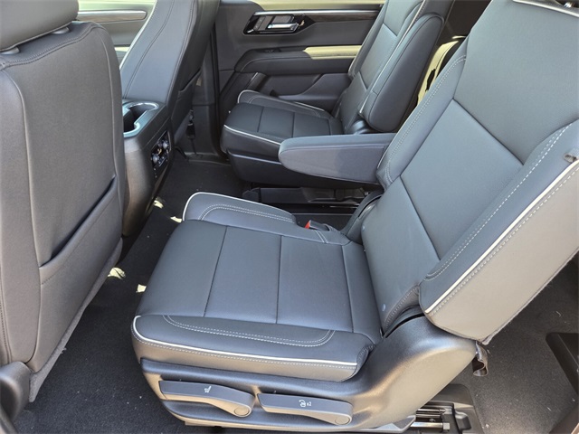 2025 Chevrolet Suburban Premier photo 4