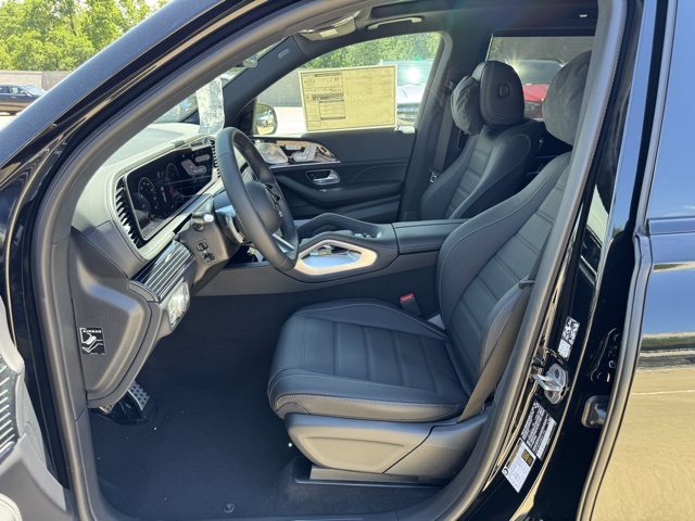 2025 Mercedes Benz GLS 580 4MATIC photo 12