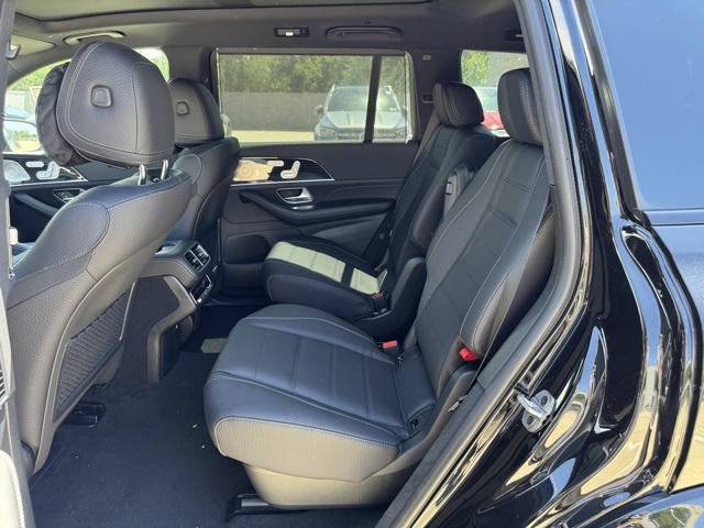 2025 Mercedes Benz GLS 580 4MATIC photo 13