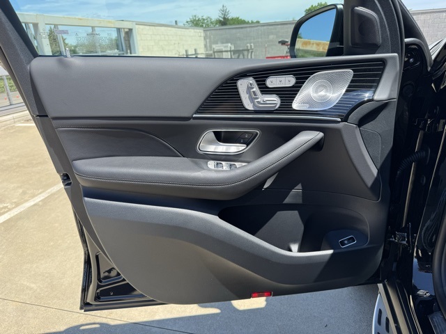 2025 Mercedes Benz GLS 580 4MATIC photo 19