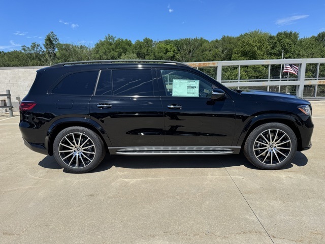 2025 Mercedes Benz GLS 580 4MATIC photo 2