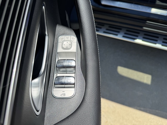 2025 Mercedes Benz GLS 580 4MATIC photo 21