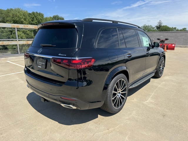 2025 Mercedes Benz GLS 580 4MATIC photo 3