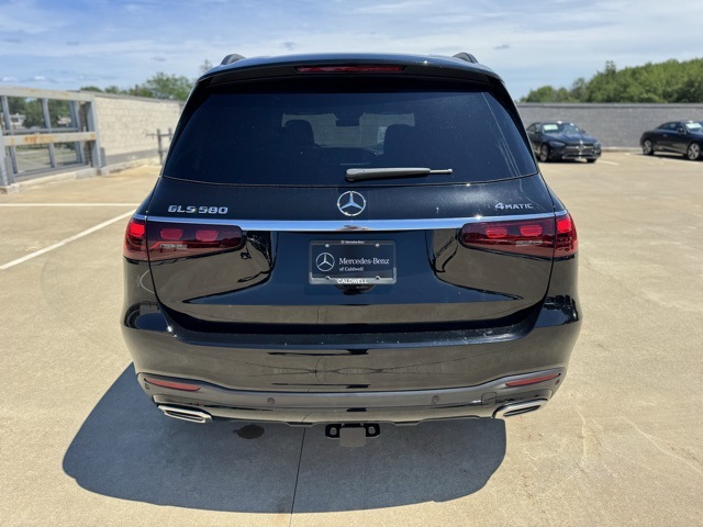 2025 Mercedes Benz GLS 580 4MATIC photo 4