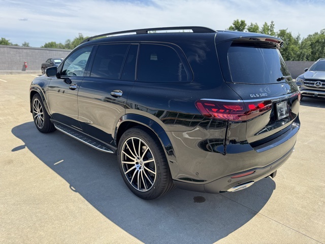 2025 Mercedes Benz GLS 580 4MATIC photo 5