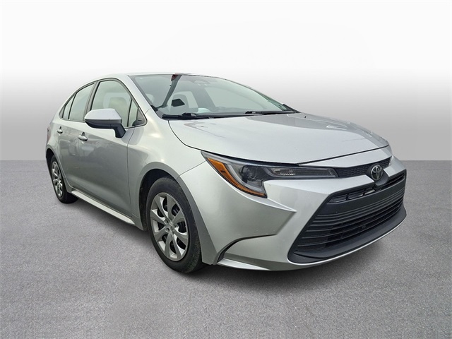 2024 Toyota Corolla LE's photo