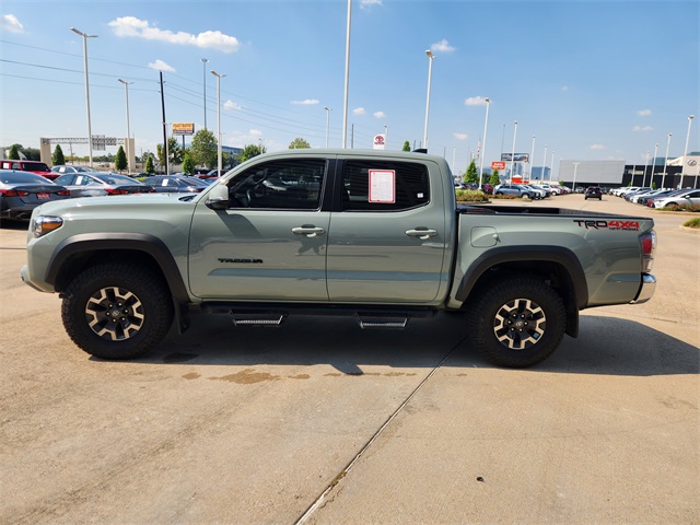 2023 Toyota Tacoma TRD photo 3