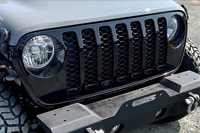 2021 Sting-Gray Clearcoat Jeep Gladiator Willys 4X4 Truck