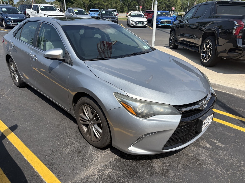2015 Toyota Camry XLE photo 2