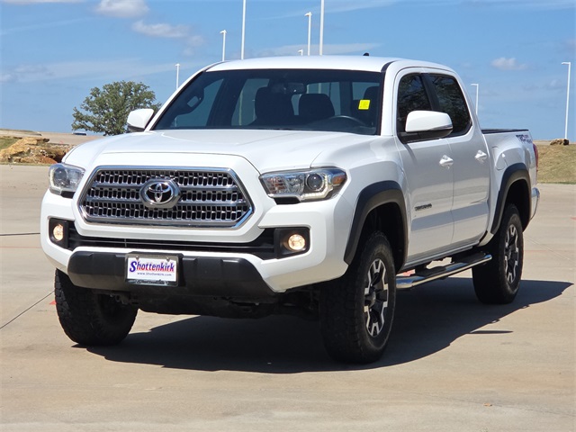 2017 Toyota Tacoma TRD Off-Road photo 3