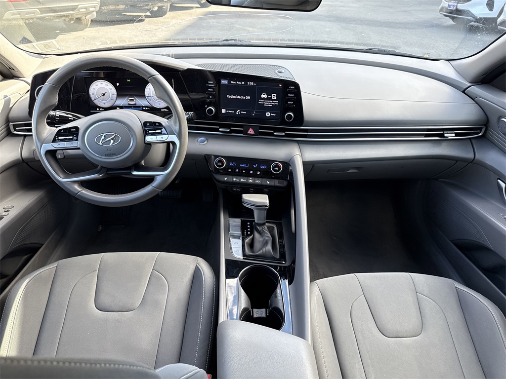 2022 Hyundai Elantra SEL Convenience photo 10