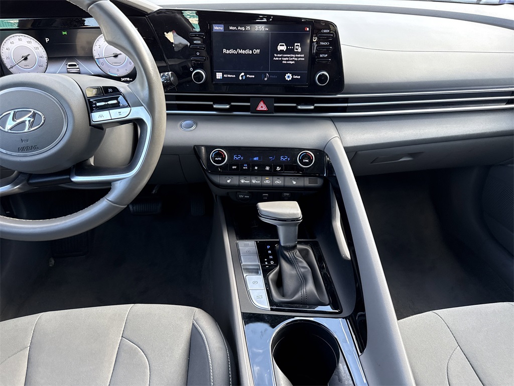 2022 Hyundai Elantra SEL Convenience photo 13